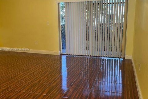 Townhouse in Tamarac, Florida 3 bedrooms, 130.43 sq.m. № 1864069 - photo 9