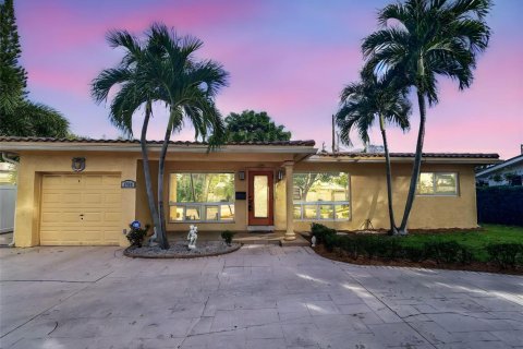 House in Wilton Manors, Florida 3 bedrooms, 175.96 sq.m. № 2275232