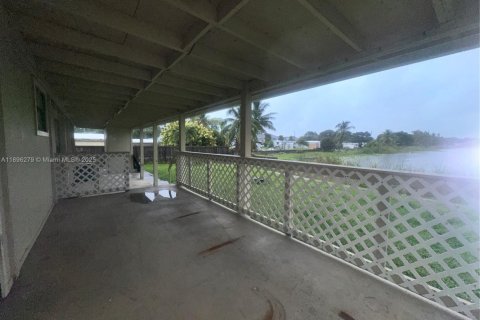 Снять в аренду квартиру в Уэст-Палм-Бич, Флорида 4 спальни, 124.86м2, № 1948608 - фото 21