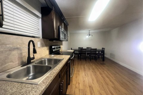 Снять в аренду квартиру в Уэст-Палм-Бич, Флорида 4 спальни, 124.86м2, № 1948608 - фото 9