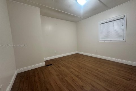 Снять в аренду квартиру в Уэст-Палм-Бич, Флорида 4 спальни, 124.86м2, № 1948608 - фото 10