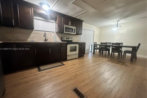 Снять в аренду квартиру в Уэст-Палм-Бич, Флорида 4 спальни, 124.86м2, № 1948608 - фото 7