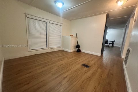 Снять в аренду квартиру в Уэст-Палм-Бич, Флорида 4 спальни, 124.86м2, № 1948608 - фото 6