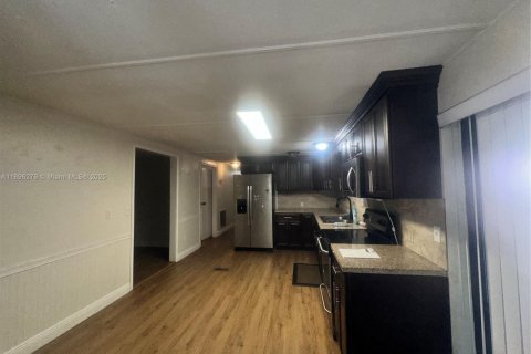 Снять в аренду квартиру в Уэст-Палм-Бич, Флорида 4 спальни, 124.86м2, № 1948608 - фото 8