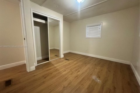 Снять в аренду квартиру в Уэст-Палм-Бич, Флорида 4 спальни, 124.86м2, № 1948608 - фото 16