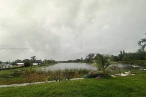 Снять в аренду квартиру в Уэст-Палм-Бич, Флорида 4 спальни, 124.86м2, № 1948608 - фото 20