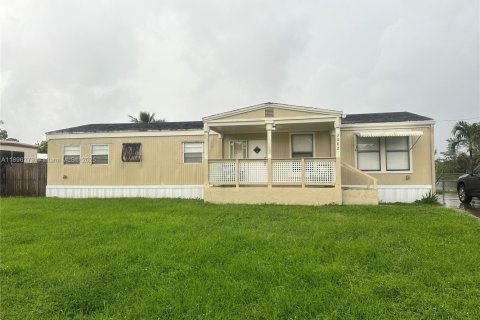 Снять в аренду квартиру в Уэст-Палм-Бич, Флорида 4 спальни, 124.86м2, № 1948608 - фото 1