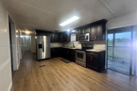 Снять в аренду квартиру в Уэст-Палм-Бич, Флорида 4 спальни, 124.86м2, № 1948608 - фото 11