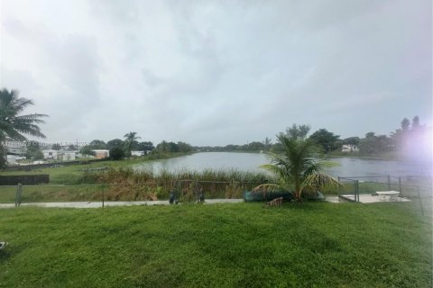 Снять в аренду квартиру в Уэст-Палм-Бич, Флорида 4 спальни, 124.86м2, № 1948608 - фото 22