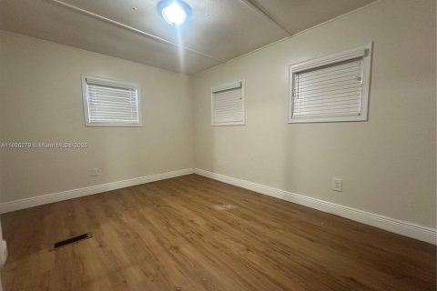 Снять в аренду квартиру в Уэст-Палм-Бич, Флорида 4 спальни, 124.86м2, № 1948608 - фото 18