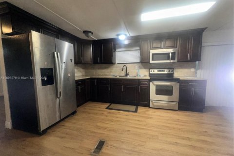 Снять в аренду квартиру в Уэст-Палм-Бич, Флорида 4 спальни, 124.86м2, № 1948608 - фото 5