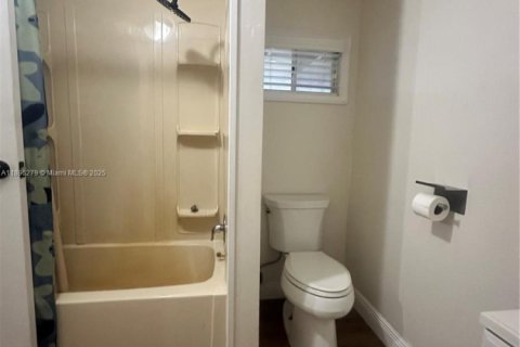 Снять в аренду квартиру в Уэст-Палм-Бич, Флорида 4 спальни, 124.86м2, № 1948608 - фото 15