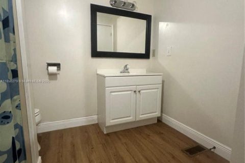 Снять в аренду квартиру в Уэст-Палм-Бич, Флорида 4 спальни, 124.86м2, № 1948608 - фото 14