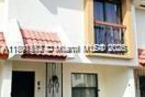 Casa en venta en Miami, Florida, 2 dormitorios, 88.44 m2 № 1686172 - foto 1