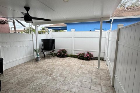 Casa en venta en Miami, Florida, 2 dormitorios, 88.44 m2 № 1686172 - foto 13