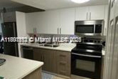 Casa en venta en Miami, Florida, 2 dormitorios, 88.44 m2 № 1686172 - foto 4