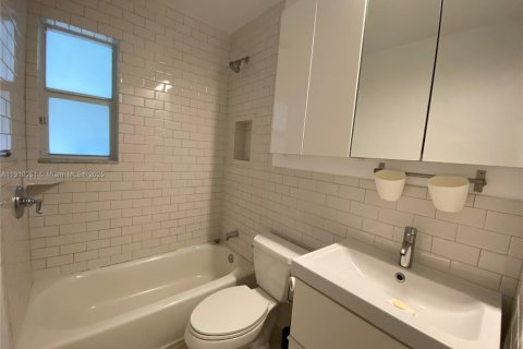 Villa ou maison à louer à Miami Springs, Floride: 2 chambres, 115.94 m2 № 1966369 - photo 23