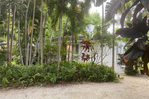 Villa ou maison à louer à Miami Springs, Floride: 2 chambres, 115.94 m2 № 1966369 - photo 2