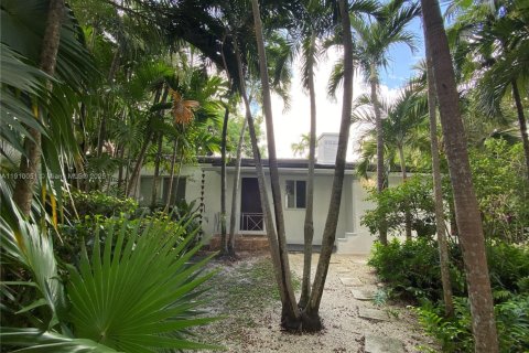 Villa ou maison à louer à Miami Springs, Floride: 2 chambres, 115.94 m2 № 1966369 - photo 1