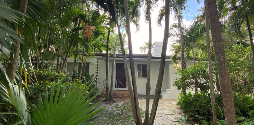 Villa ou maison à Miami Springs, Floride 2 chambres, 115.94 m2 № 1966369