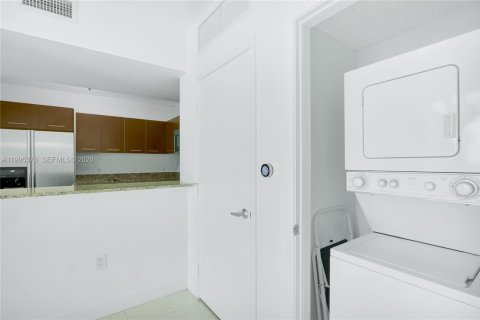 Condo in Miami, Florida, 1 bedroom № 2255964 - photo 12