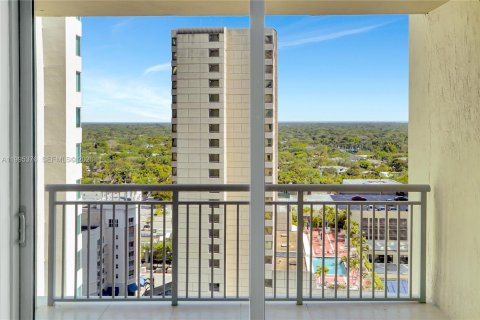 Condo in Miami, Florida, 1 bedroom № 2255964 - photo 13