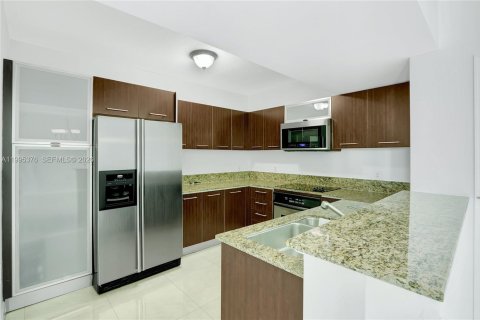 Condo in Miami, Florida, 1 bedroom № 2255964 - photo 7
