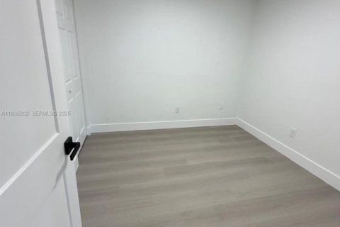 House in Miami Gardens, Florida 5 bedrooms, 239.69 sq.m. № 1993438 - photo 23