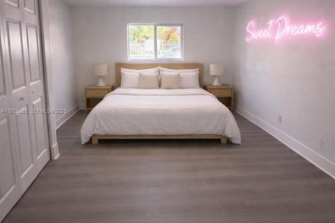 House in Miami Gardens, Florida 5 bedrooms, 239.69 sq.m. № 1993438 - photo 20