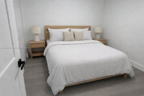 House in Miami Gardens, Florida 5 bedrooms, 239.69 sq.m. № 1993438 - photo 22