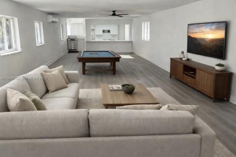 House in Miami Gardens, Florida 5 bedrooms, 239.69 sq.m. № 1993438 - photo 18