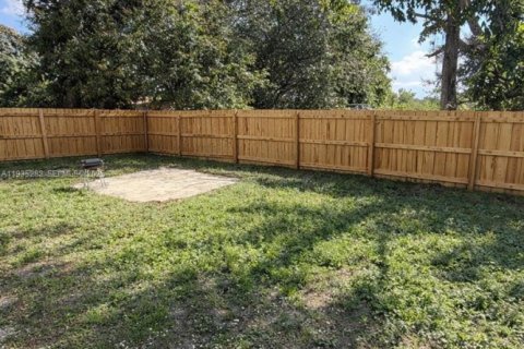 House in Miami Gardens, Florida 5 bedrooms, 239.69 sq.m. № 1993438 - photo 16