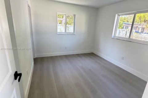 House in Miami Gardens, Florida 5 bedrooms, 239.69 sq.m. № 1993438 - photo 5