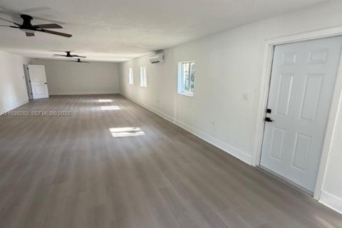 House in Miami Gardens, Florida 5 bedrooms, 239.69 sq.m. № 1993438 - photo 15