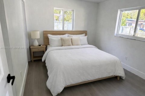 House in Miami Gardens, Florida 5 bedrooms, 239.69 sq.m. № 1993438 - photo 4