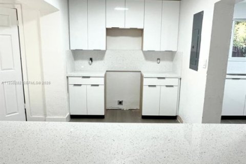 House in Miami Gardens, Florida 5 bedrooms, 239.69 sq.m. № 1993438 - photo 11