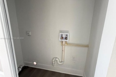 House in Miami Gardens, Florida 5 bedrooms, 239.69 sq.m. № 1993438 - photo 13