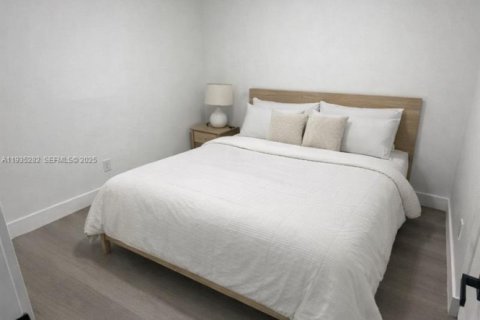 House in Miami Gardens, Florida 5 bedrooms, 239.69 sq.m. № 1993438 - photo 25