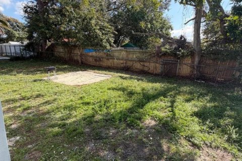 House in Miami Gardens, Florida 5 bedrooms, 239.69 sq.m. № 1993438 - photo 17