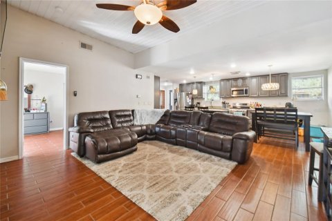 House in Dade City, Florida 3 bedrooms, 134.06 sq.m. № 2135409 - photo 16