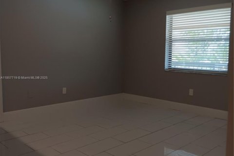 Condominio en alquiler en Tamarac, Florida, 2 dormitorios, 71.53 m2 № 1881890 - foto 5