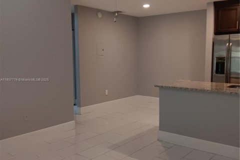 Condominio en alquiler en Tamarac, Florida, 2 dormitorios, 71.53 m2 № 1881890 - foto 3