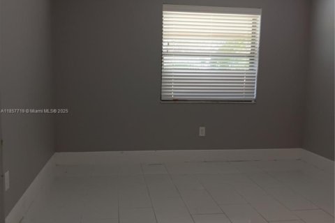 Condominio en alquiler en Tamarac, Florida, 2 dormitorios, 71.53 m2 № 1881890 - foto 12