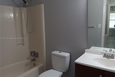 Condominio en alquiler en Tamarac, Florida, 2 dormitorios, 71.53 m2 № 1881890 - foto 25