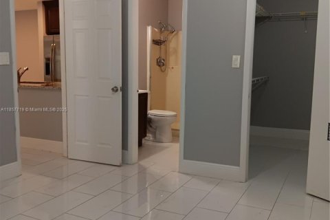 Condominio en alquiler en Tamarac, Florida, 2 dormitorios, 71.53 m2 № 1881890 - foto 14