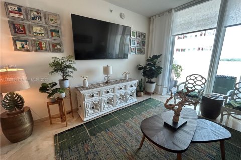 Condo in Miami, Florida, 2 bedrooms  № 1888948 - photo 6