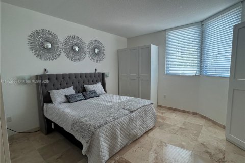 Condo in Miami, Florida, 2 bedrooms  № 1888948 - photo 27