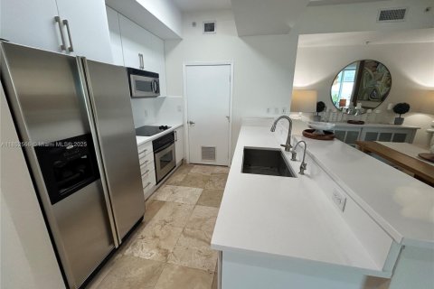 Condo in Miami, Florida, 2 bedrooms  № 1888948 - photo 18