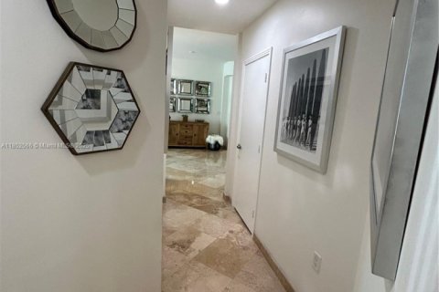 Condo in Miami, Florida, 2 bedrooms  № 1888948 - photo 26