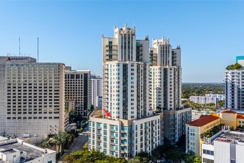 Condo in Miami, Florida, 2 bedrooms  № 1888948 - photo 2